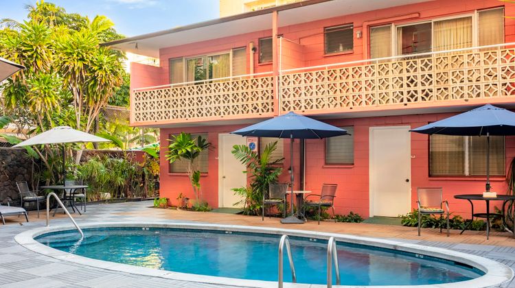 Royal Grove Waikiki Pool