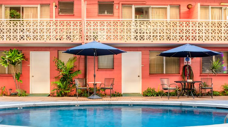 Royal Grove Waikiki Pool