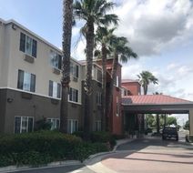Holiday Inn Express Hotel & Suites Exterior