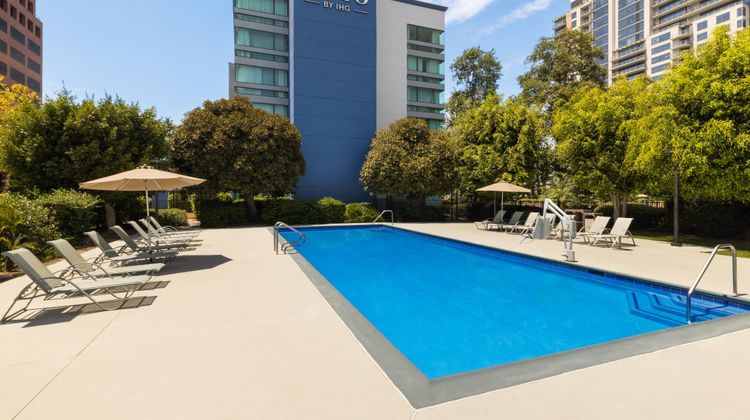 Voco Orange County Airport Hotel Pool
