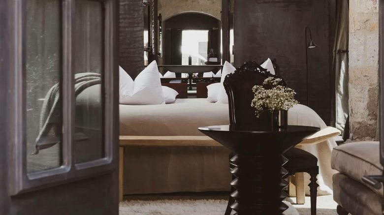 <b>Cirqa Room</b>. Images powered by <a href="https://www.leonardoworldwide.com/" title="Leonardo Worldwide" target="_blank">Leonardo</a>.