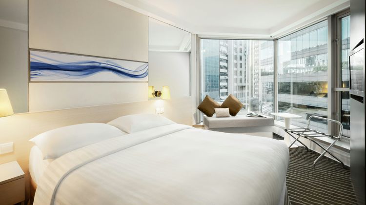 The Royal Pacific Hotel & Towers Room