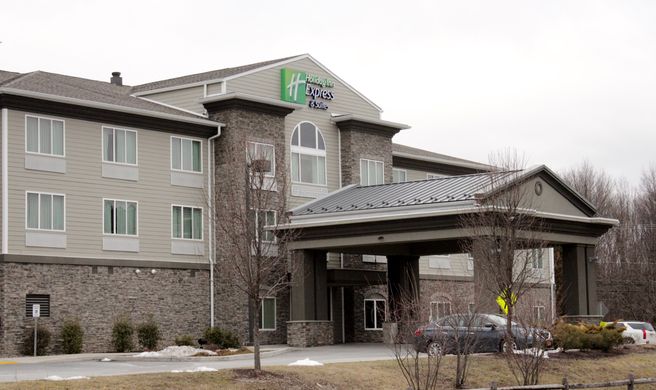 Holiday Inn Express & Suites Montgomery Exterior