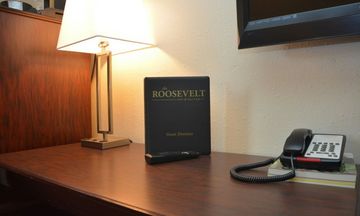 Roosevelt Inn & Suites