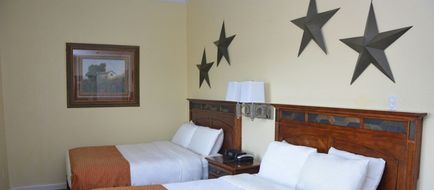 Roosevelt Inn & Suites Room