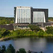 Omni Viking Lakes Hotel