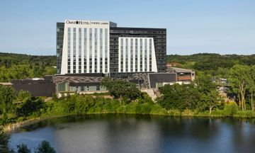 Omni Viking Lakes Hotel