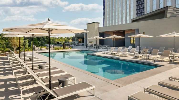 Omni Viking Lakes Hotel Pool
