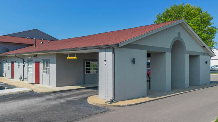 Red Roof Inn Columbia, TN Exterior