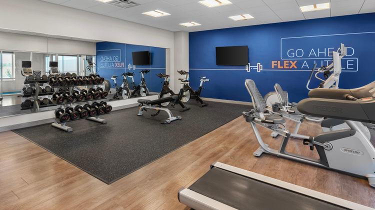 Holiday Inn Express & Stes Findlay North Health Club