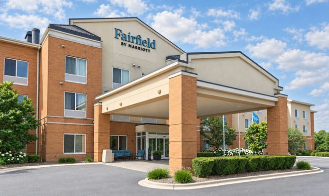 Fairfield Inn & Suites Milwaukee Airport Exterior