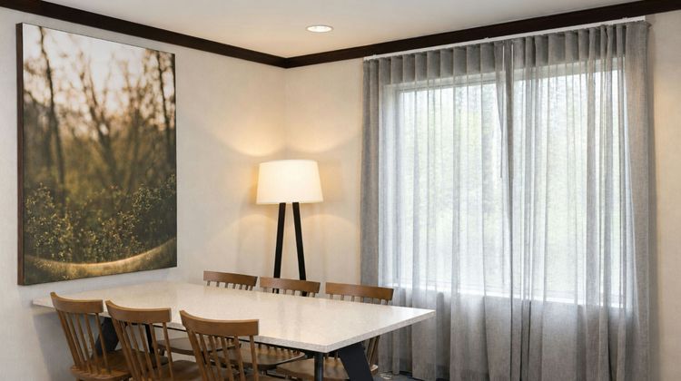 Fairfield Inn & Suites Milwaukee Airport Lobby