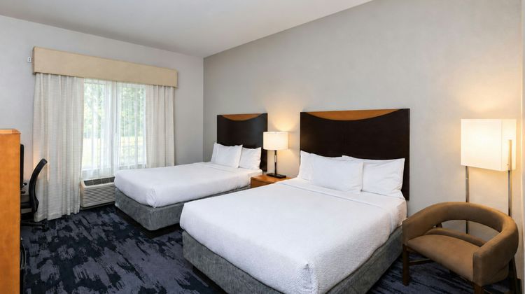 Fairfield Inn & Suites Milwaukee Airport Room