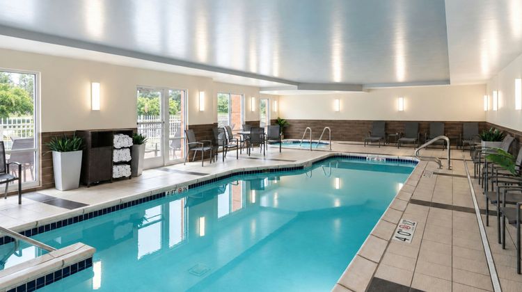 Fairfield Inn & Suites Milwaukee Airport Pool