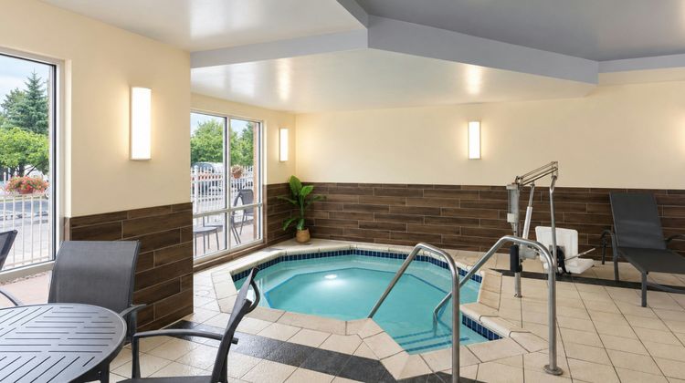 Fairfield Inn & Suites Milwaukee Airport Pool