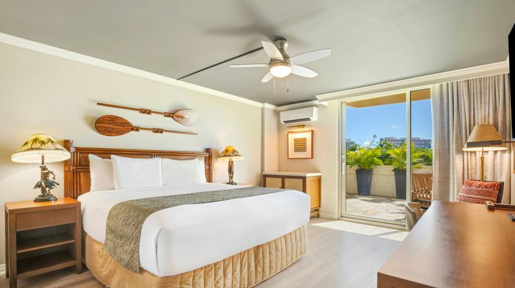 Luana Waikiki Hotel & Suites Suite