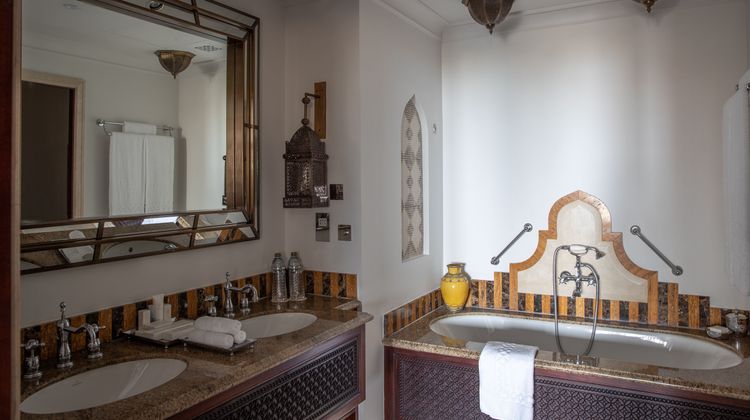 Jumeirah Al Qasr Room