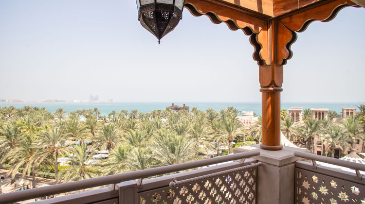 Jumeirah Al Qasr Exterior