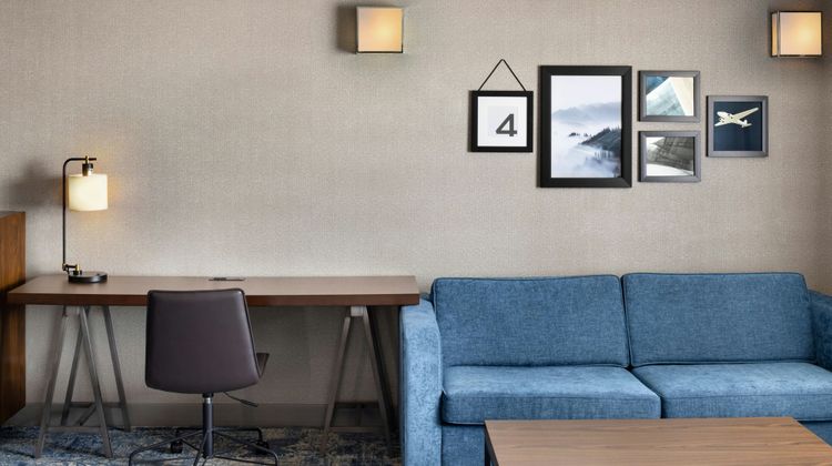 Four Points by Sheraton Edmonton South Suite