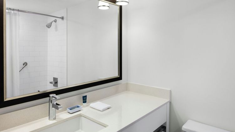 Four Points by Sheraton Edmonton South Room