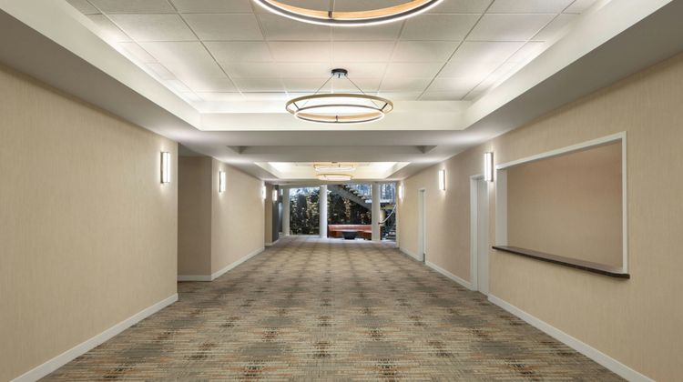 Four Points by Sheraton Edmonton South Meeting