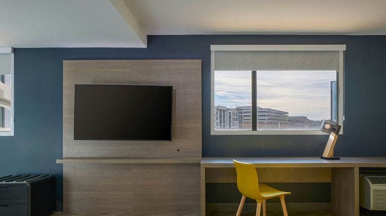 Aloft Scottsdale Suite