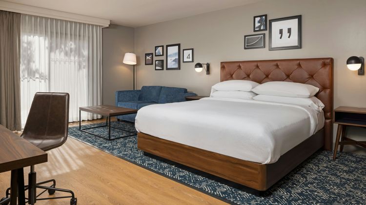Four Points by Sheraton Bakersfield Room