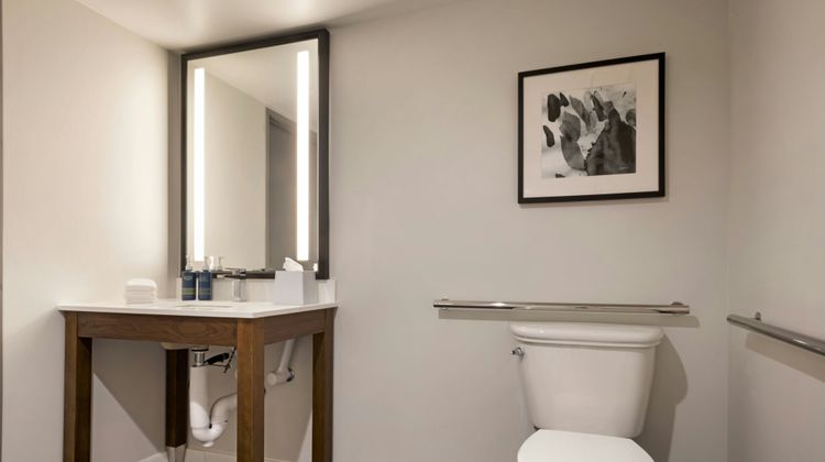 Four Points by Sheraton Bakersfield Room