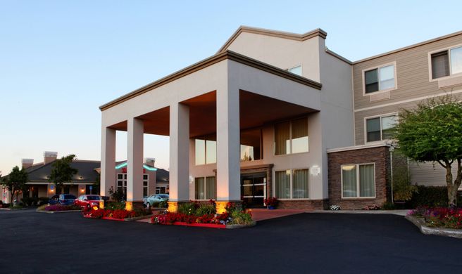 Four Points by Sheraton Portland East Exterior