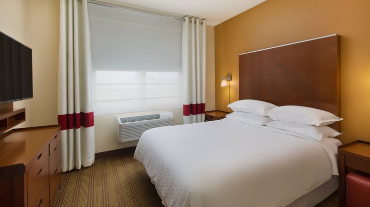 Four Points by Sheraton Portland East Room