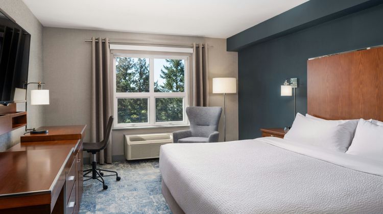 Four Points by Sheraton Victoria Gateway Room