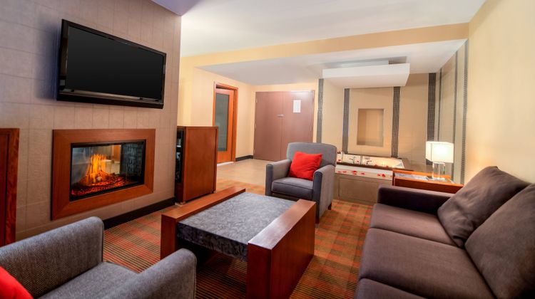 Four Points by Sheraton Winnipeg South Room