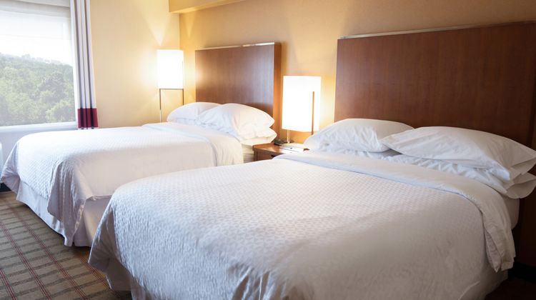 Four Points by Sheraton Winnipeg South Room