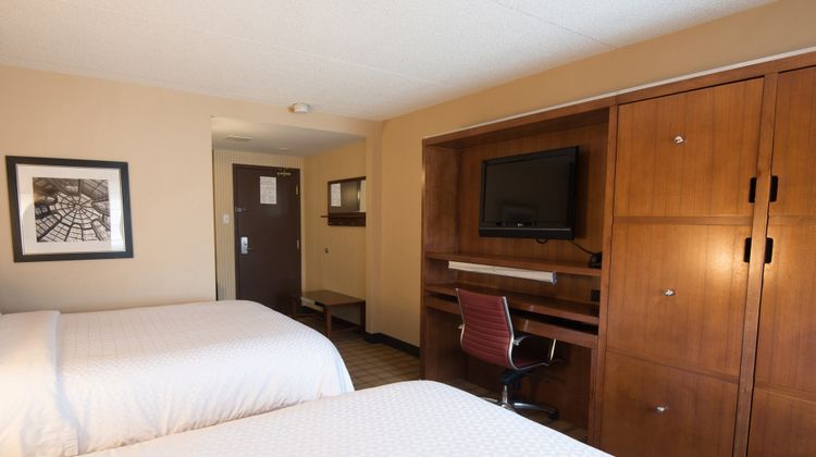 Four Points by Sheraton Winnipeg South Room
