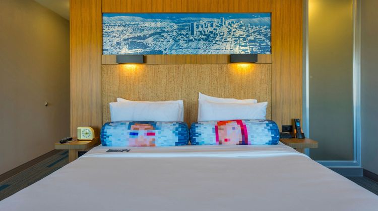 aloft Portland Arpt at Cascade Station Room