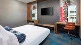 aloft Minneapolis Room