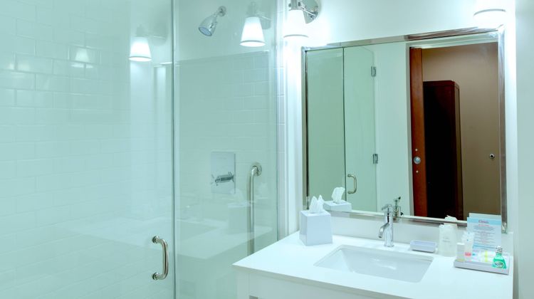 Four Points by Sheraton Quail Springs Room