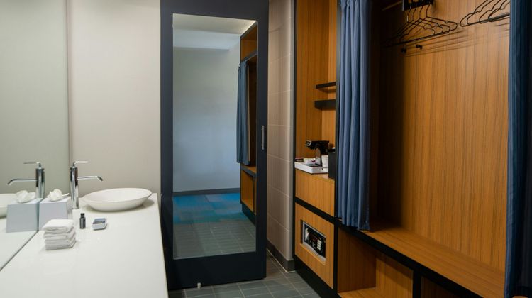 aloft Green Bay Room