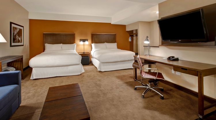 Four Points by Sheraton Peoria Suite