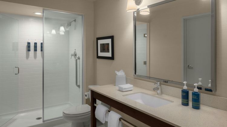 Four Points by Sheraton Downtown Seattle Room