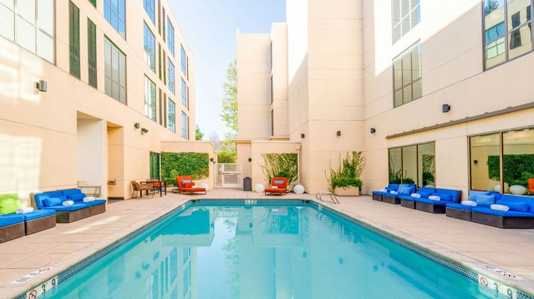 Aloft Cupertino Pool