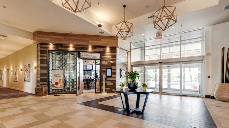 Four Points by Sheraton Kelowna Airport Lobby