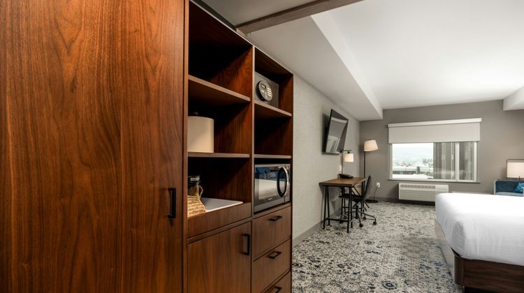 Four Points by Sheraton Kelowna Airport Suite