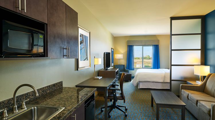 Four Points by Sheraton Williston Suite