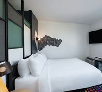 Aloft Omaha West Room