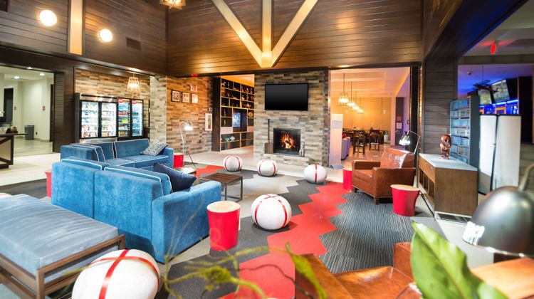 Four Points by Sheraton IAH Airport Lobby