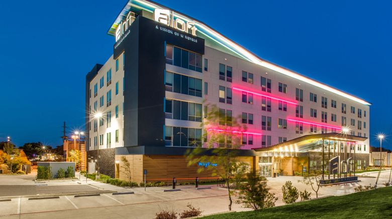 Aloft Arlington Entertainment District Exterior. Images powered by <a href="https://www.leonardoworldwide.com" target="_blank" rel="noopener">Leonardo</a>.