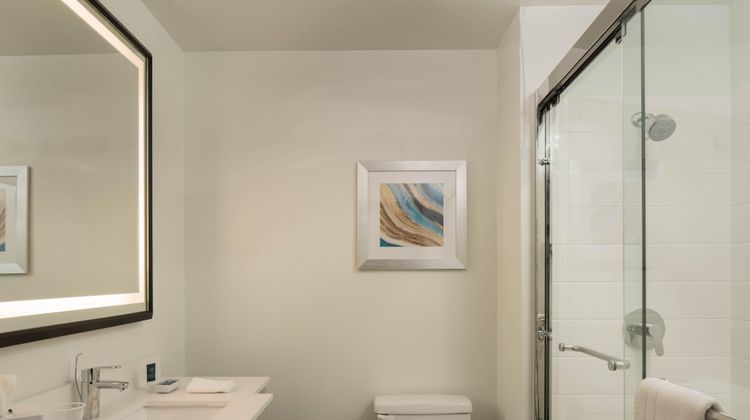 Four Points Dallas Entertainment Dist Room