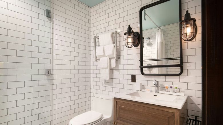<b>Moxy Santa Barbara Room</b>. Images powered by <a href="https://www.leonardoworldwide.com/" title="Leonardo Worldwide" target="_blank">Leonardo</a>.