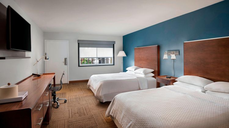 Four Points by Sheraton Anaheim Suite